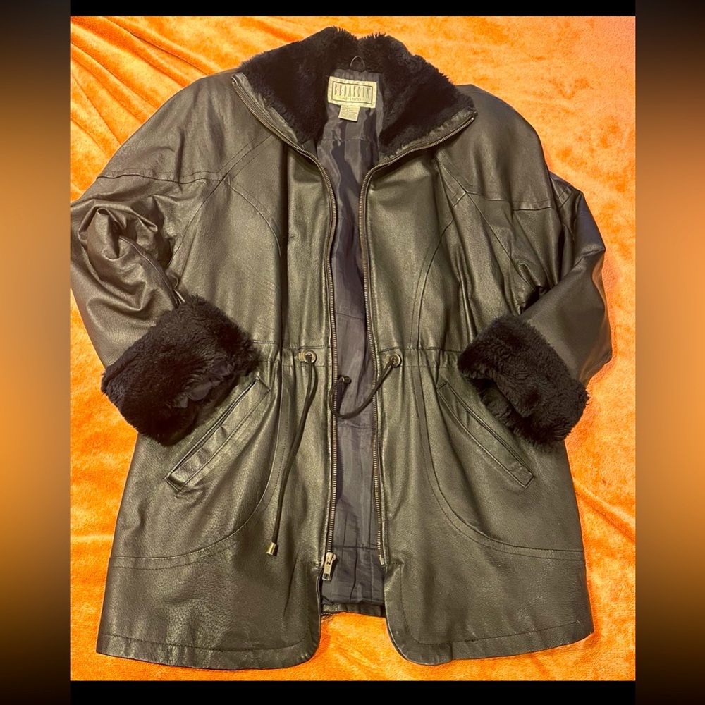 Beautiful leather vintage 90s long BB Dakota jacket